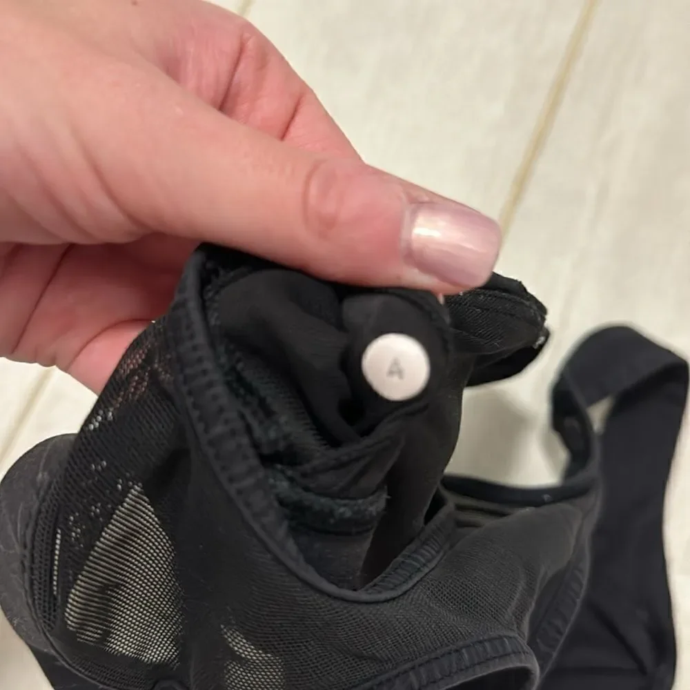 Black lululemon mesh back bra 4